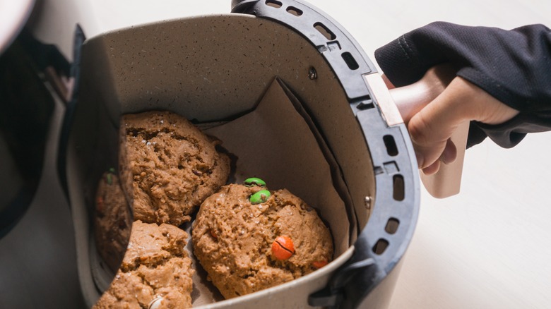 unbaked cookies in air fryer