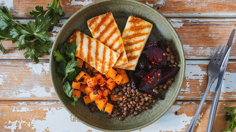 Grilled halloumi cheese