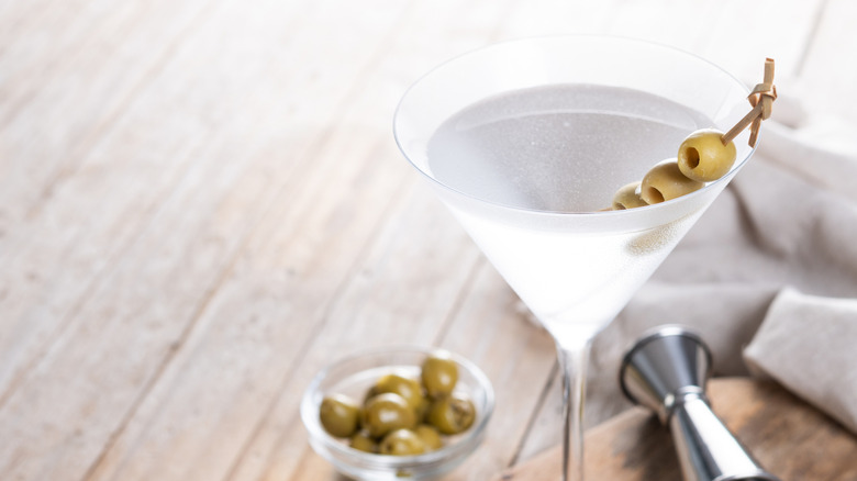 martini with olives