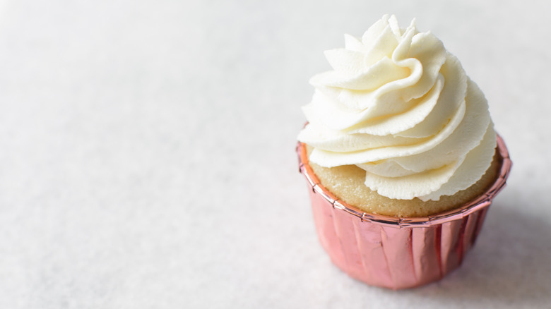 Cupcake in pink foil with white frosting