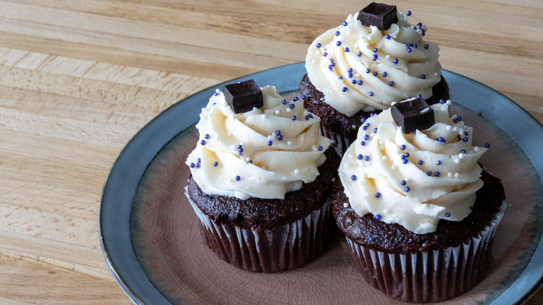 Chocolate cupcakes with vanilla frosting