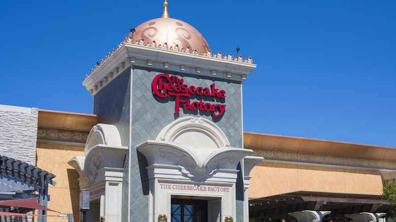 the cheesecake factory exterior