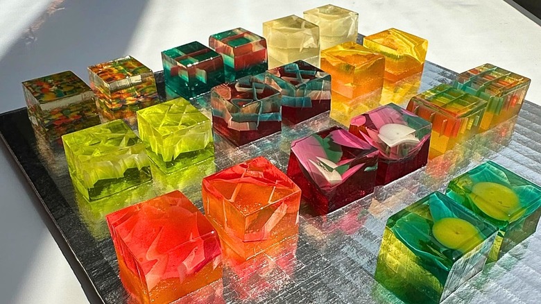 Solid Wiggles jelly shot box