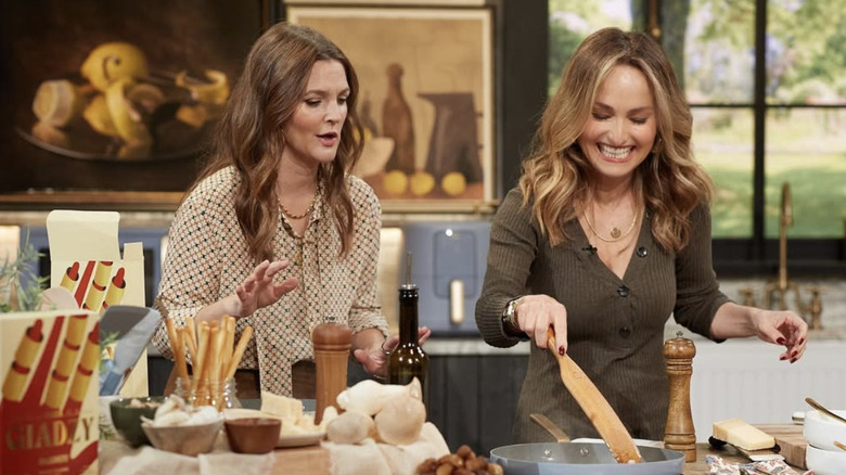 Giada De Laurentiis cooking with Drew Barrymore