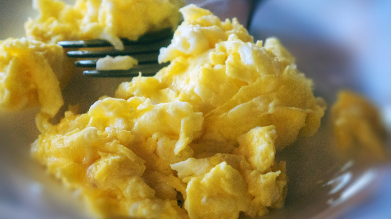 fluffy scrambled eggs