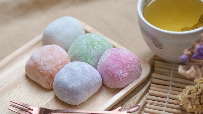 Mochi with green tea