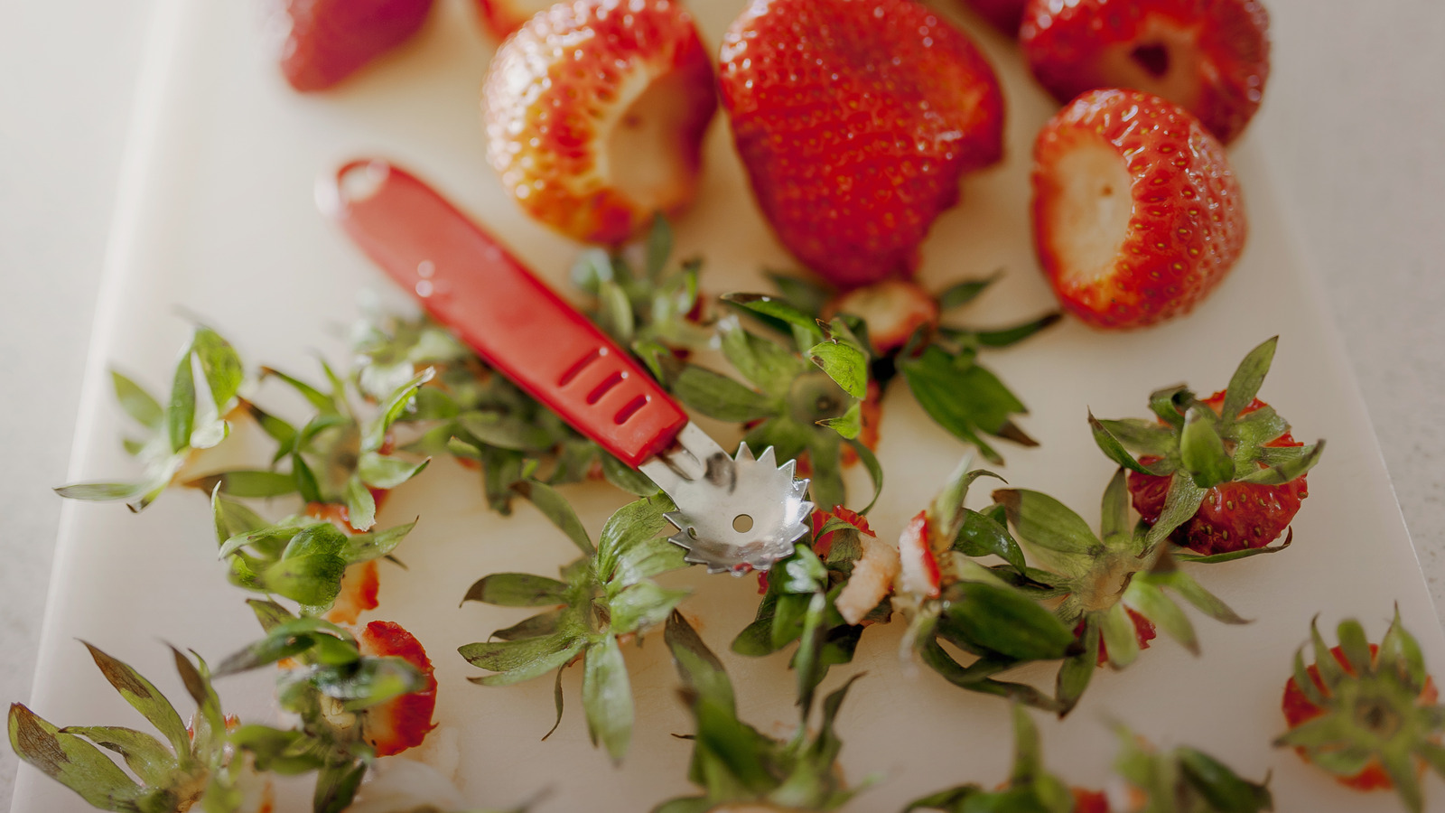 Next Time You Buy Strawberries, Don't Throw Out The Tops