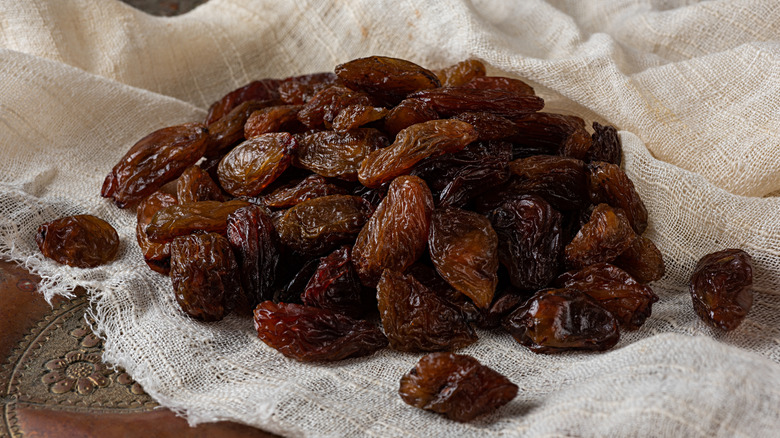 A pile of raisins on cheesecloth