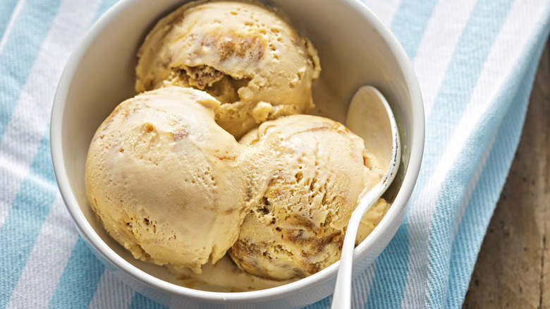 bowl of ice cream with spoon on towel