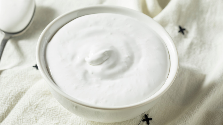 marshmallow fluff in bowl