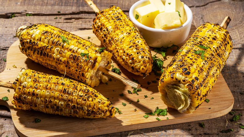 Grilled corn and butter