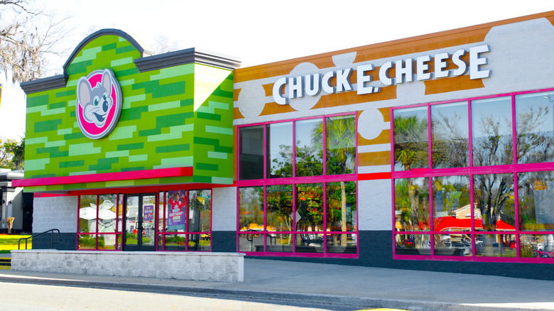 Chuck E. Cheese exterior