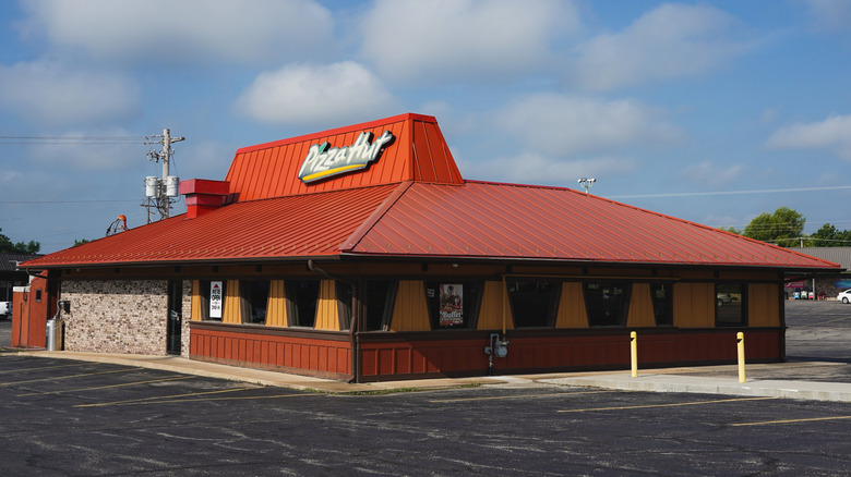 pizza hut 'classics' location