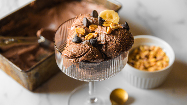 chocolate ice cream with peanuts and banana