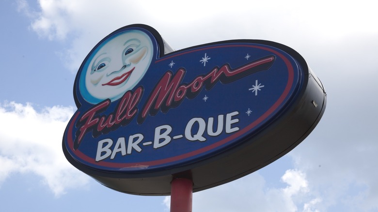 Full Moon Bar-B-Que sign