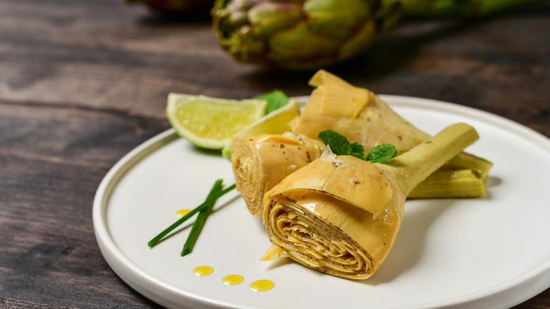 Plate of Roman artichokes with lime