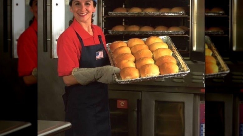 Fuddruckers freshly baked bread