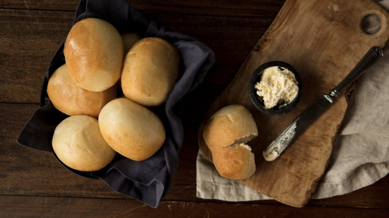 Logan's Roadhouse yeast rolls and butter