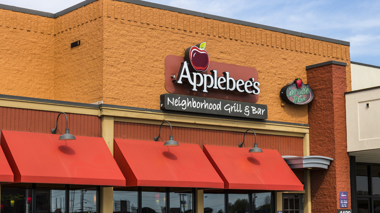 Applebee's restaurant exterior