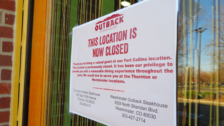 Closure sign on the window of an Outback Steakhouse