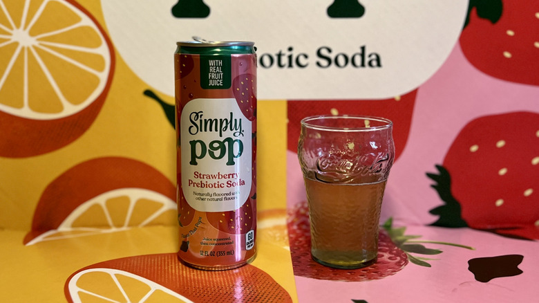 Simply Pop Strawberry can and glass