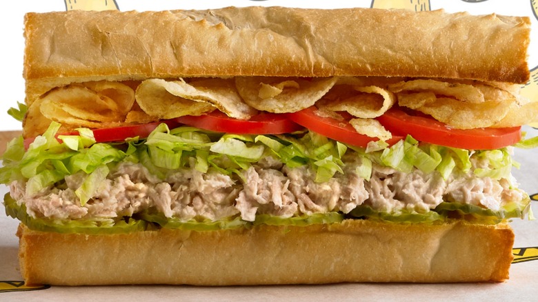 Which Wich tuna sub with potato chips