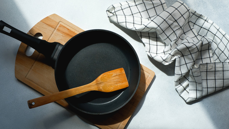 cast iron skillet and cloth