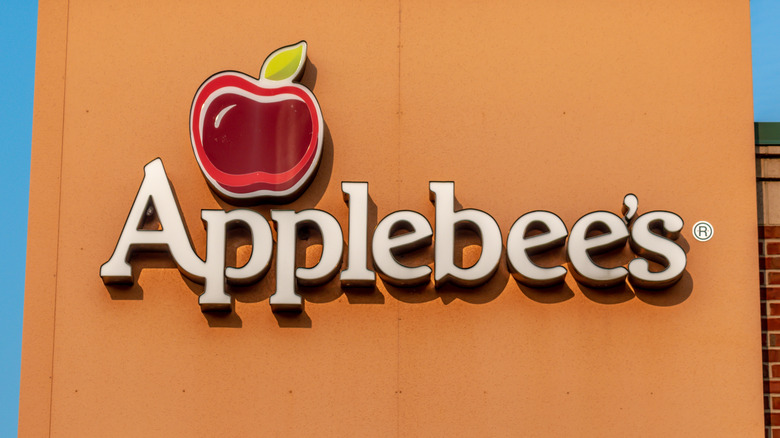 Applebee's Sign