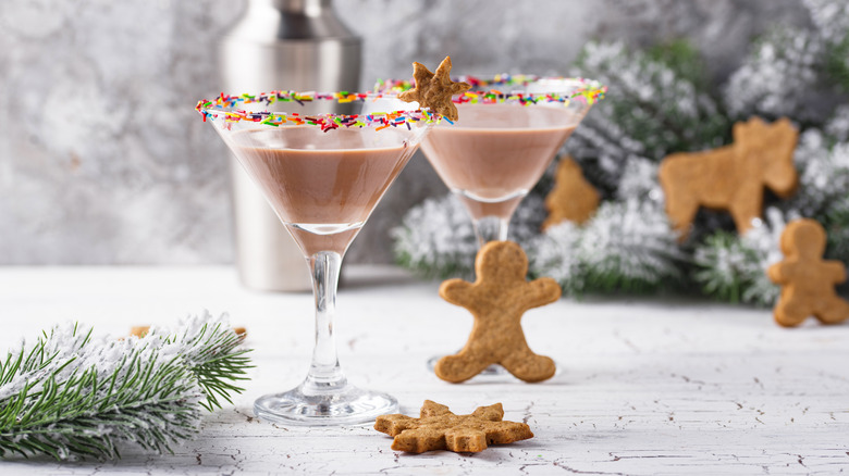 Christmas martinis served with gingerbread cookies