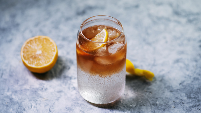 Espresso tonic with lemon slices