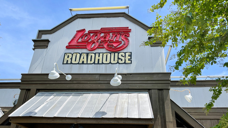 Exterior of Logan's Roadhouse