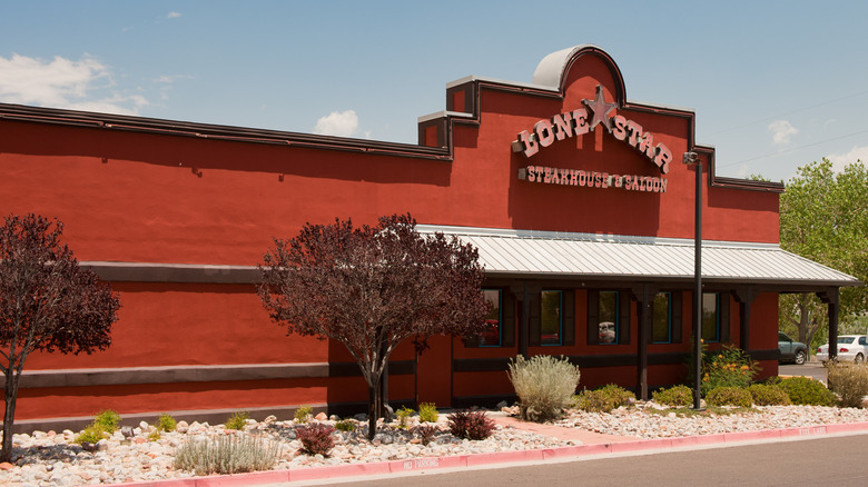 Lone Star Steakhouse exterior