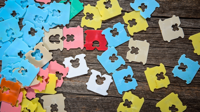 a pile of bread clips