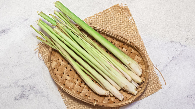 Basket with whole lemongrass stalks