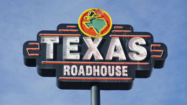 Texas Roadhouse freestanding outdoor sign