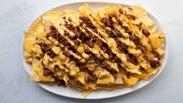 tortilla chips with ground beef and cheese sauce