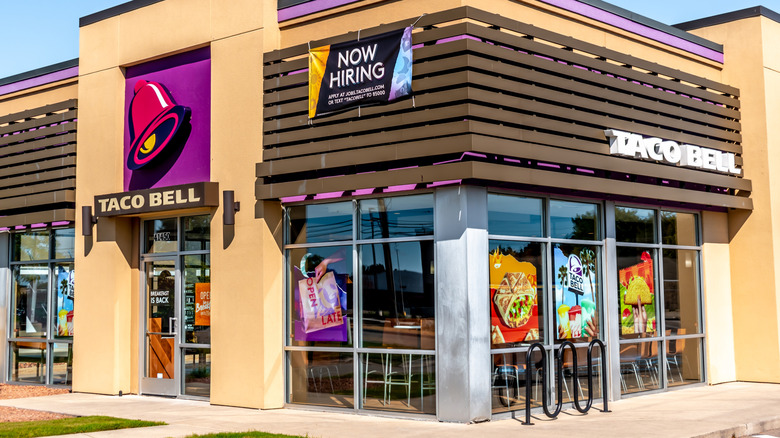 Exterior of a Taco Bell restaurant in Michigan