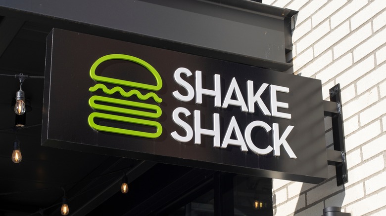 shake shack exterior sign