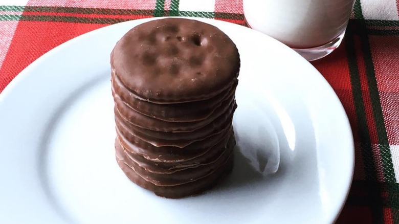 chocolate-dipped Ritz crackers