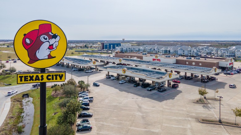 High shot of Buc-ee's sign and store location