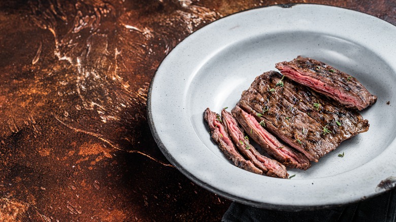 Grilled skirt steak sliced on a plate