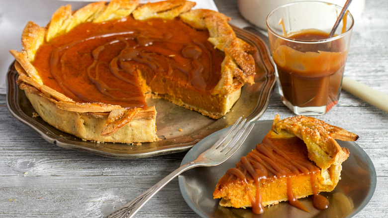 pumpkin pie with caramel sauce