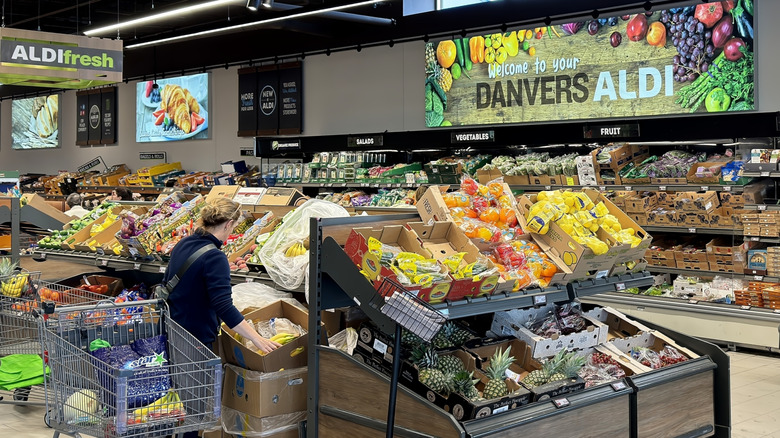 interior shot of a U.S. Aldi discount grocery store produce section