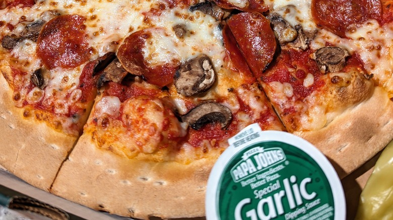 pepperoni mushroom pizza garlic dip