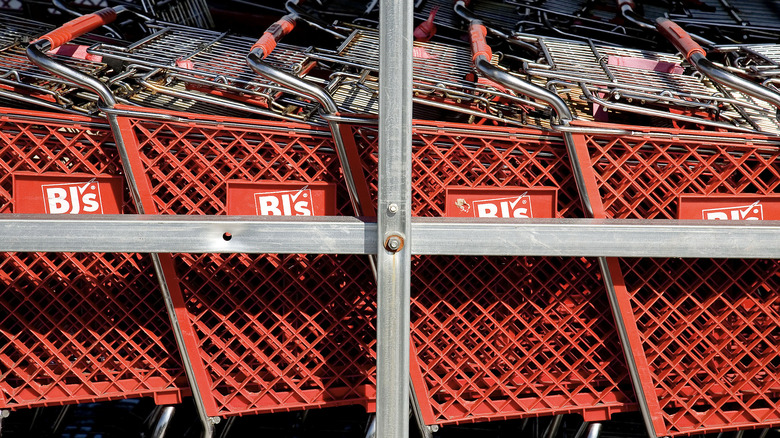 BJ's grocery store shopping carts