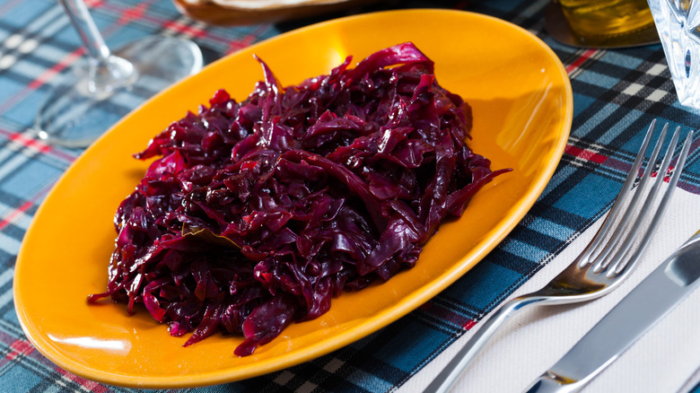 Braised red cabbage