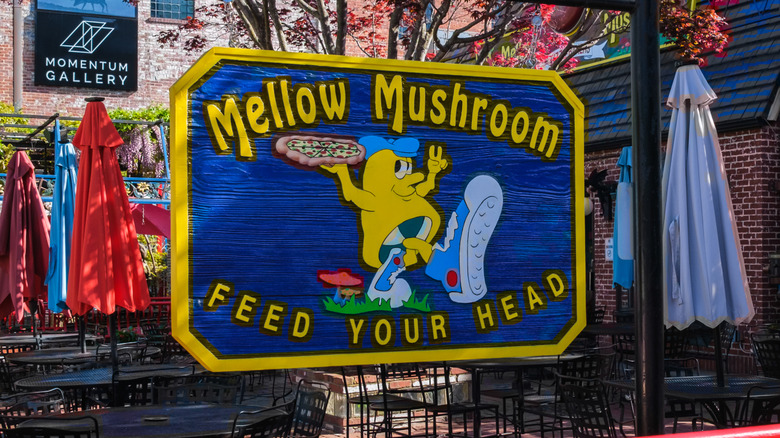 Exterior signage for Mellow Mushroom pizza