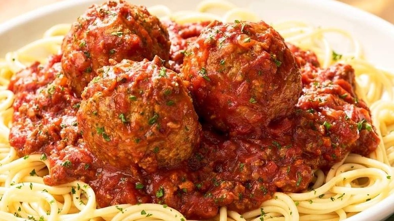 Olive Garden spaghetti and meatballs