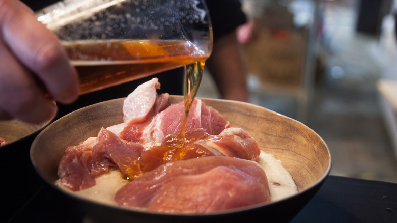 Marinating meat with beer