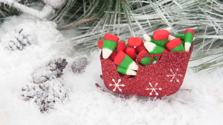 Candy corn in Christmas colors, in sparkling sleigh